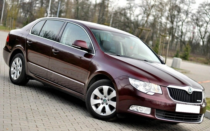 Skoda Superb cena 29900 przebieg: 240000, rok produkcji 2011 z Złotów małe 379